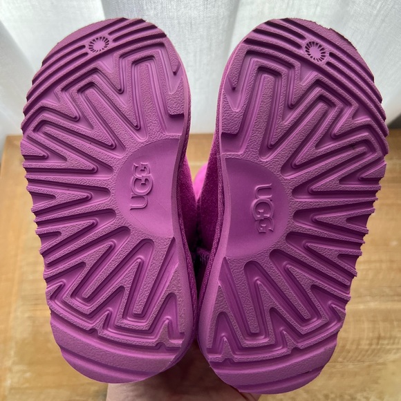 UGG® Kids' Classic Short lI  Genuine Shearling Boot in Purple Size 8 - Picture 6 of 8
